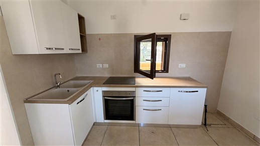Villa Di 2 Vani, Veranda, Box. Ristrutturata, Ottimo Stato, Fotovoltaico